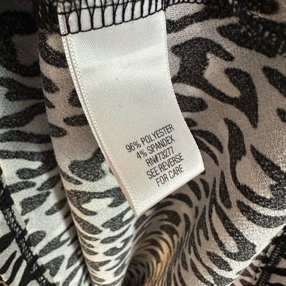 Dana Buchman animal print blouse - Picture 4 of 4